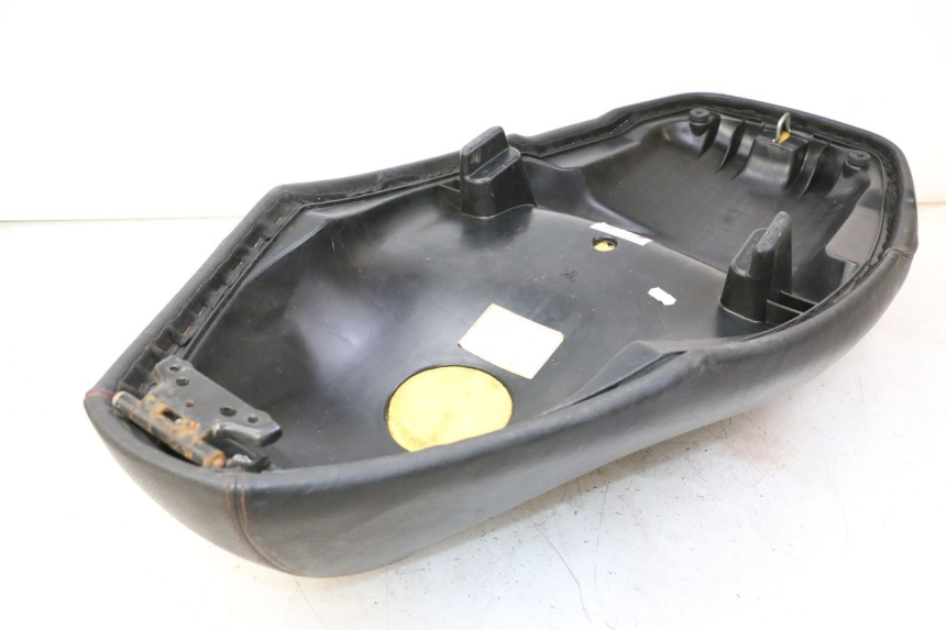 photo de ASIENTO PEUGEOT CITYSTAR 50 (2013 - 2017) - Detalles de los puntos de fijación