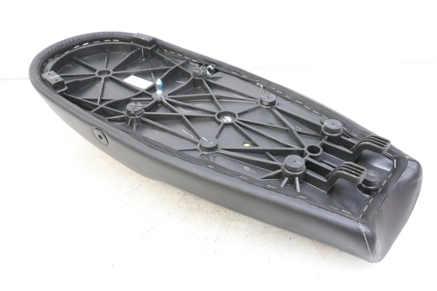 photo de ASIENTO ROYAL ENFIELD CONTINENTAL GT 650 (2019 - 2024) - Detalle de la pieza