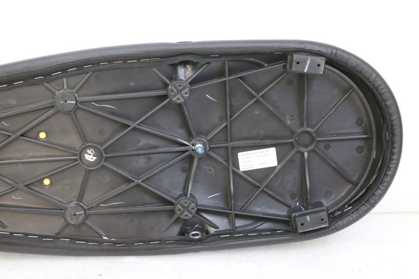 photo de ASIENTO ROYAL ENFIELD CONTINENTAL GT 650 (2019 - 2024) - Primer plano técnico