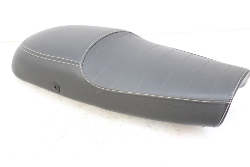 photo de ASIENTO ROYAL ENFIELD CONTINENTAL GT 650 (2019 - 2024) - Estado de la superficie y material