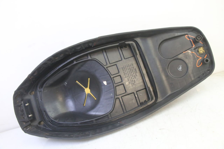 photo de ASIENTO SYM CROX 4T 50 (2016 - 2023) - Detalles de los puntos de fijación