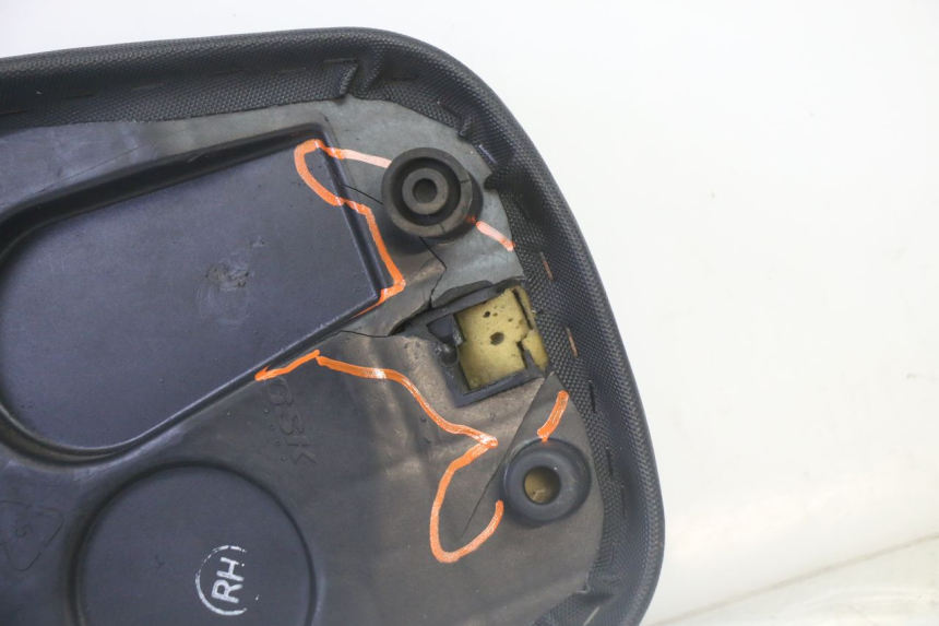 photo de ASIENTO SYM CROX 4T 50 (2016 - 2023) - Estado de la superficie y material