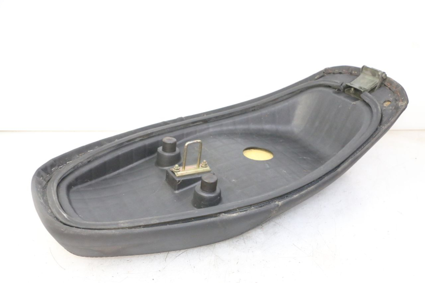 photo de ASIENTO DAELIM BESBI 125 (2007 - 2008) - Estado de la superficie y material