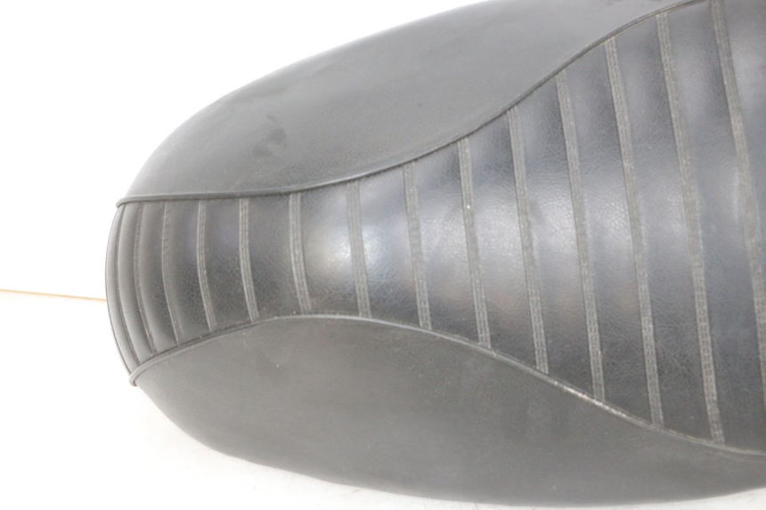 photo de ASIENTO PEUGEOT DJANGO 4T 50 (2014 - 2019) - Primer plano de alta resolución