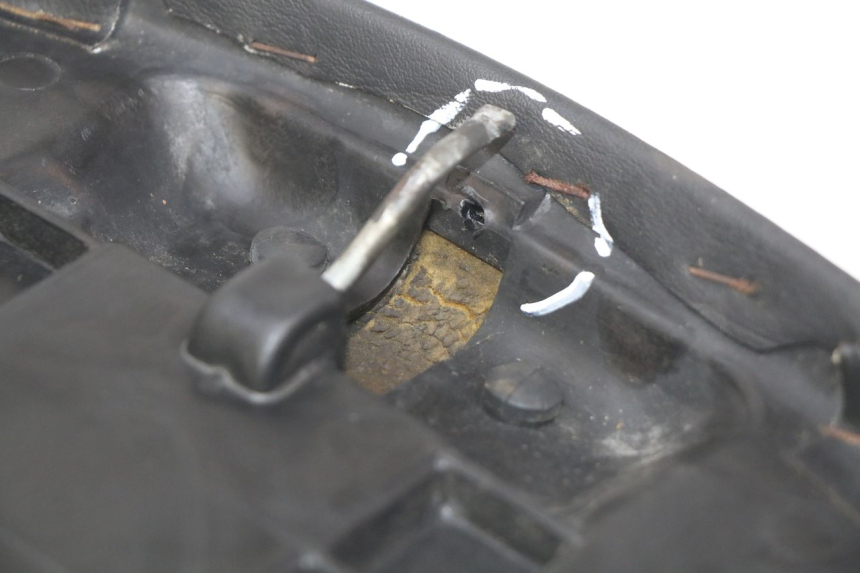 photo de ASIENTO PEUGEOT ELYSEO 125 (1999 - 2004) - Enfoque en la estructura