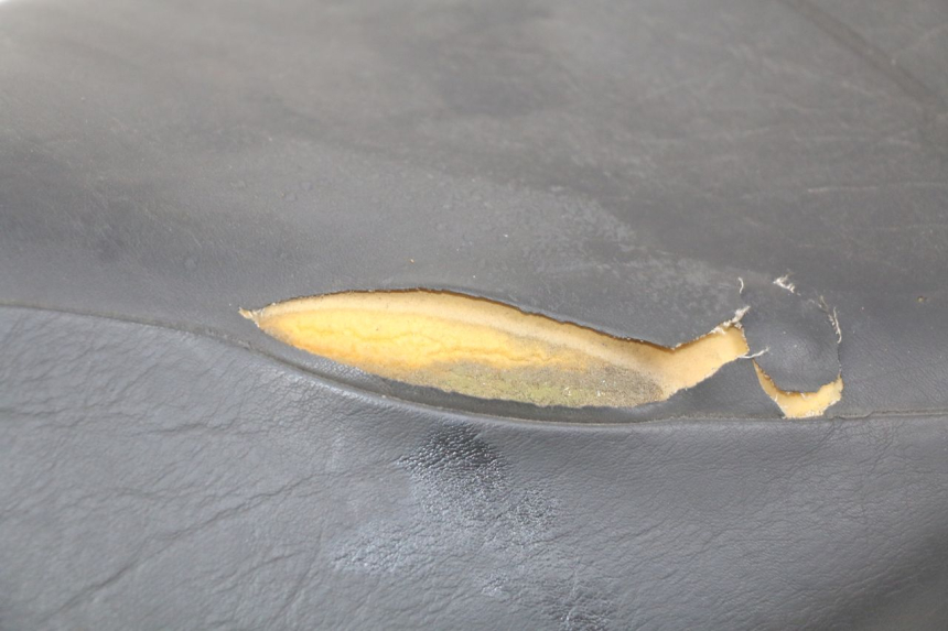 photo de ASIENTO PEUGEOT ELYSEO 125 (1999 - 2004) - Estado de la superficie y material