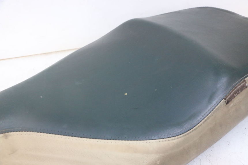 photo de ASIENTO PEUGEOT ELYSEO 125 (1999 - 2004) - Detalle de la pieza