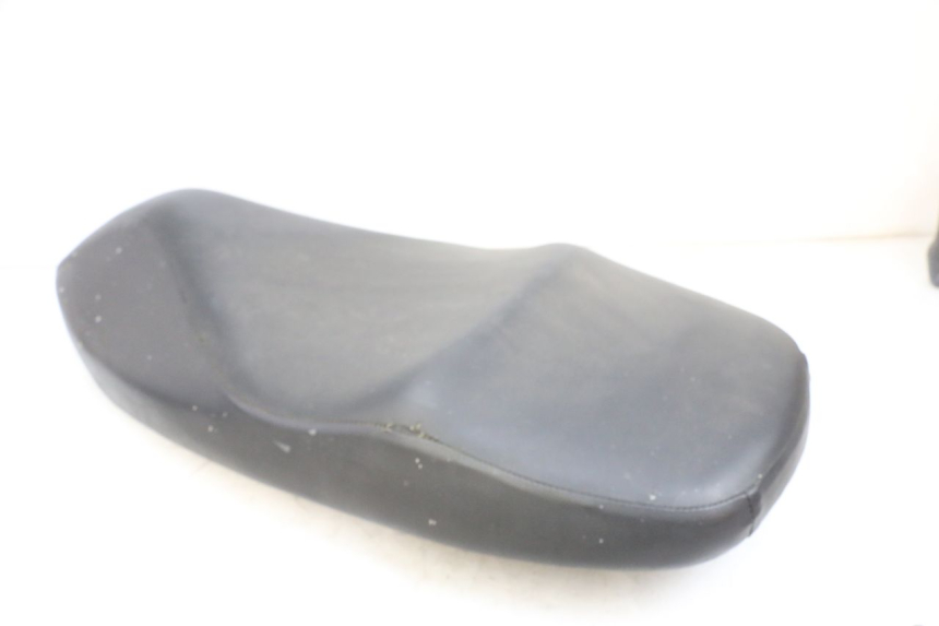 photo de ASIENTO PEUGEOT ELYSEO 125 (1999 - 2004) - Primer plano de alta resolución