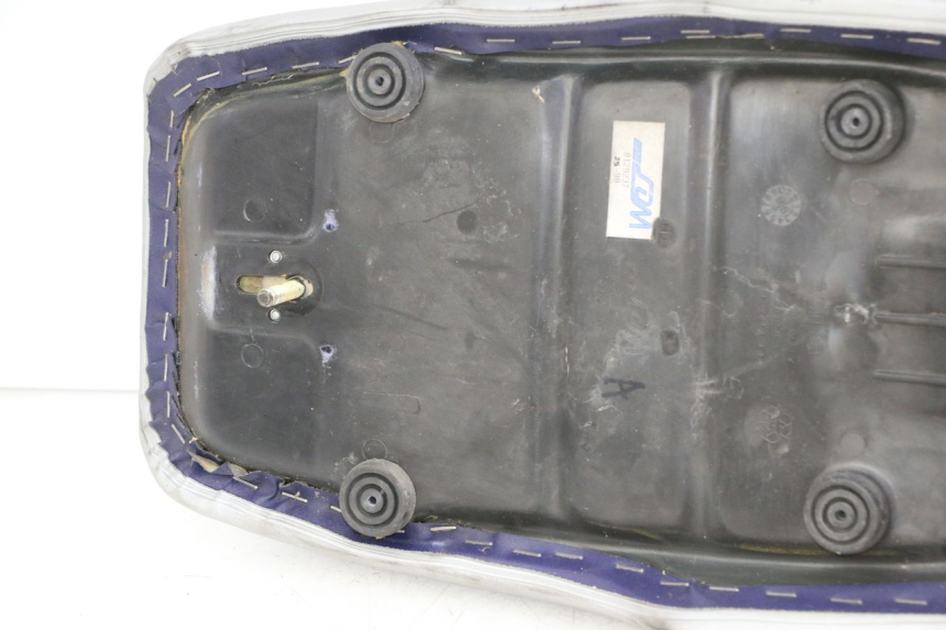 photo de ASIENTO APRILIA ETX 125 (1998 - 2002) - Detalles de los puntos de fijación