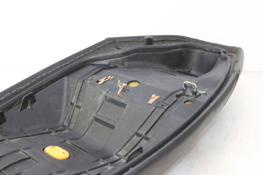 photo de ASIENTO HONDA FES PANTHEON 2T 125 (1998 - 2002) - Detalle de la pieza
