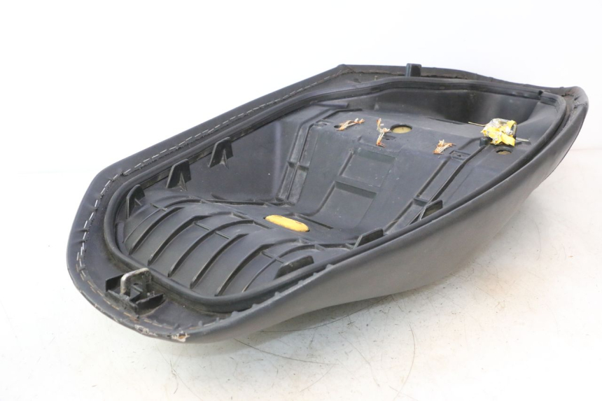 photo de ASIENTO HONDA FES PANTHEON 2T 125 (1998 - 2002) - Zoom sobre los componentes