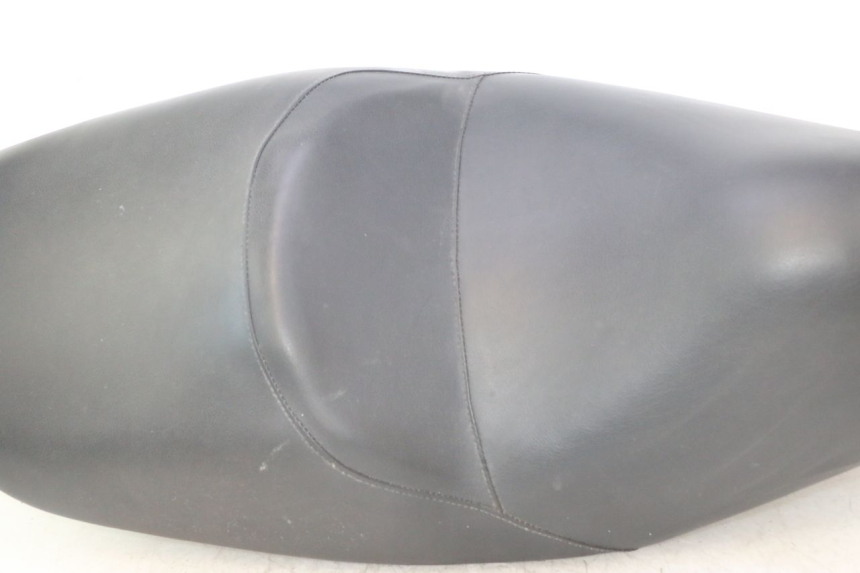 photo de ASIENTO HONDA FES PANTHEON 2T 125 (1998 - 2002) - Perfil de la pieza de repuesto