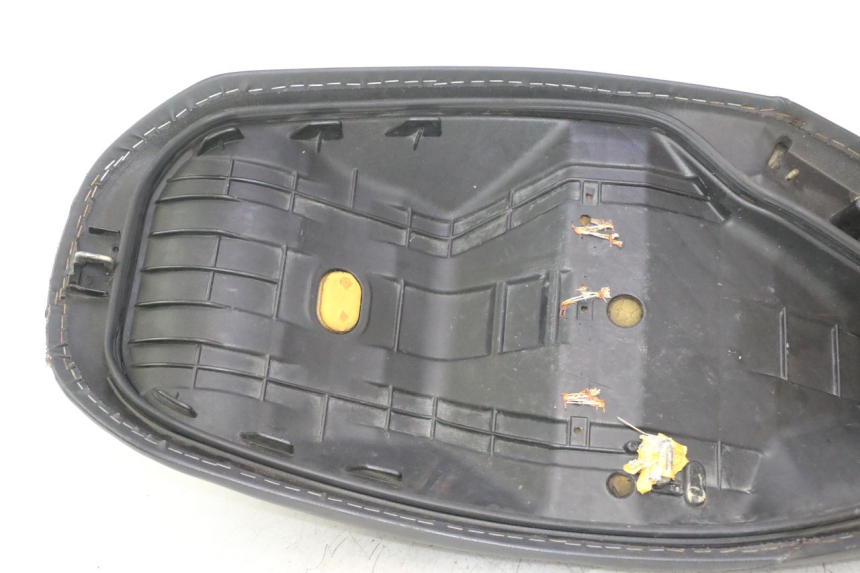 photo de ASIENTO HONDA FES PANTHEON 2T 125 (1998 - 2002) - Primer plano técnico
