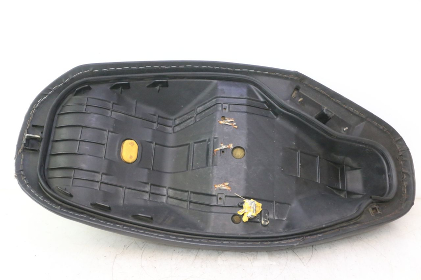 photo de ASIENTO HONDA FES PANTHEON 2T 125 (1998 - 2002) - Detalles de los puntos de fijación