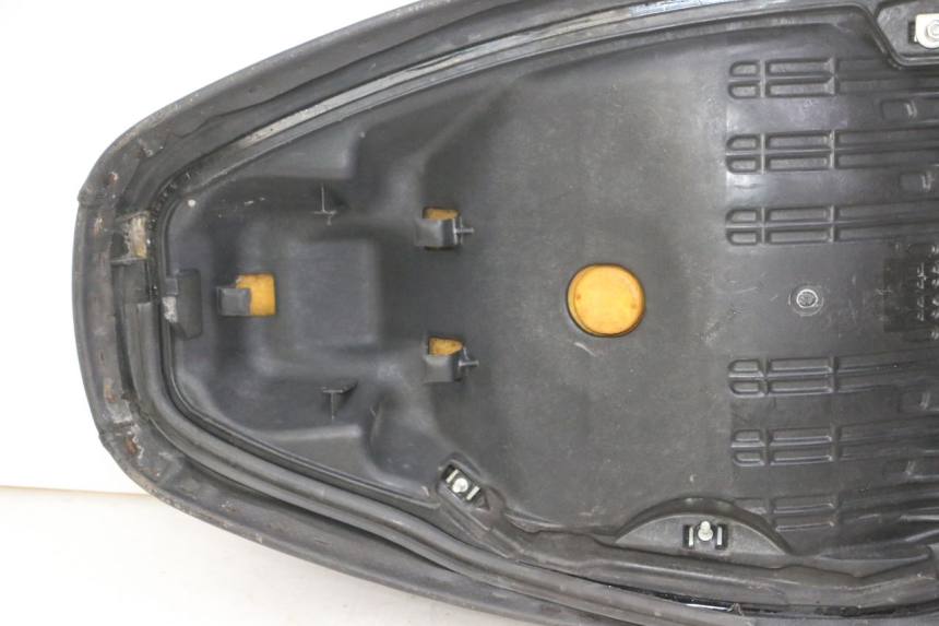 photo de ASIENTO HONDA FES S-WING SWING ABS 125 (2007 - 2015) - Detalles de los puntos de fijación