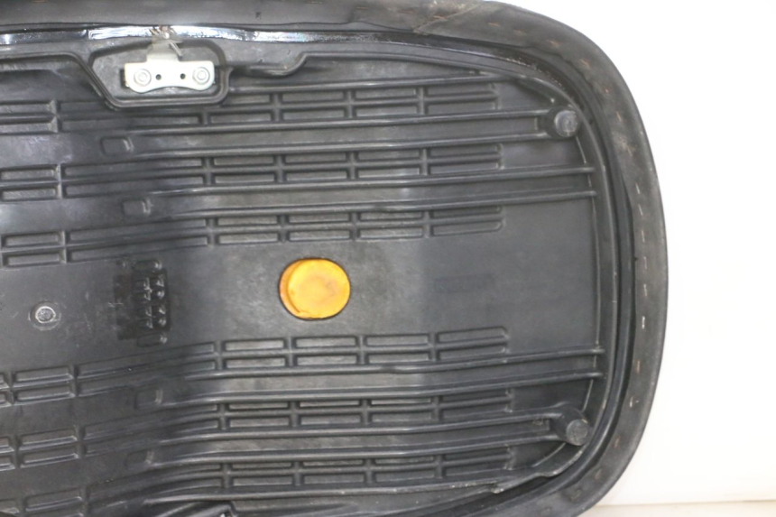 photo de ASIENTO HONDA FES S-WING SWING ABS 125 (2007 - 2015) - Estado de la superficie y material