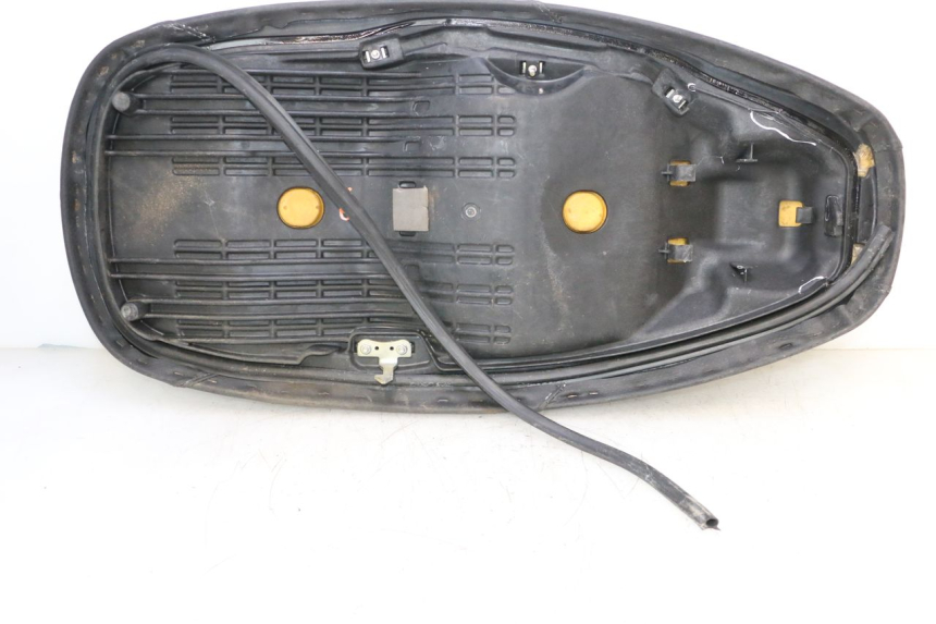 photo de ASIENTO HONDA FES S-WING SWING ABS 125 (2007 - 2015) - Enfoque en la estructura