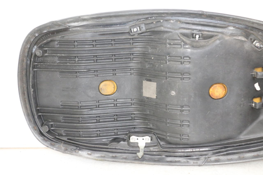 photo de ASIENTO HONDA FES S-WING SWING 125 (2007 - 2015) - Primer plano de alta resolución