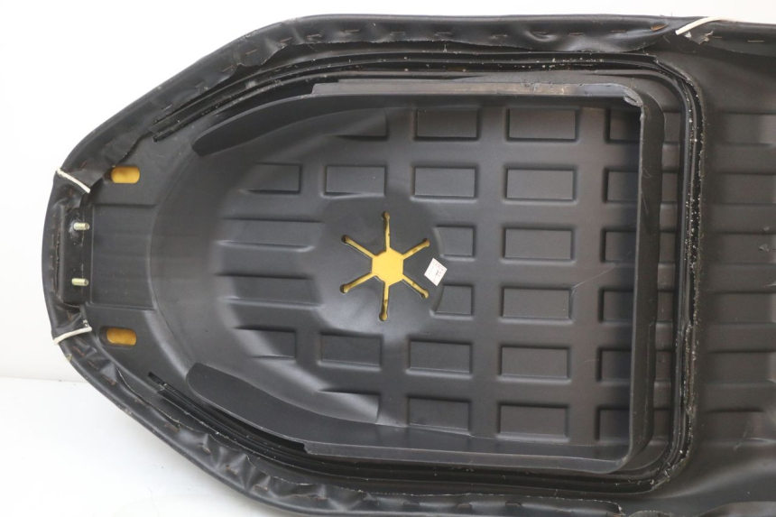 photo de ASIENTO SYM FIDDLE 2 50 (2008 - 2013) - Detalles de los puntos de fijación