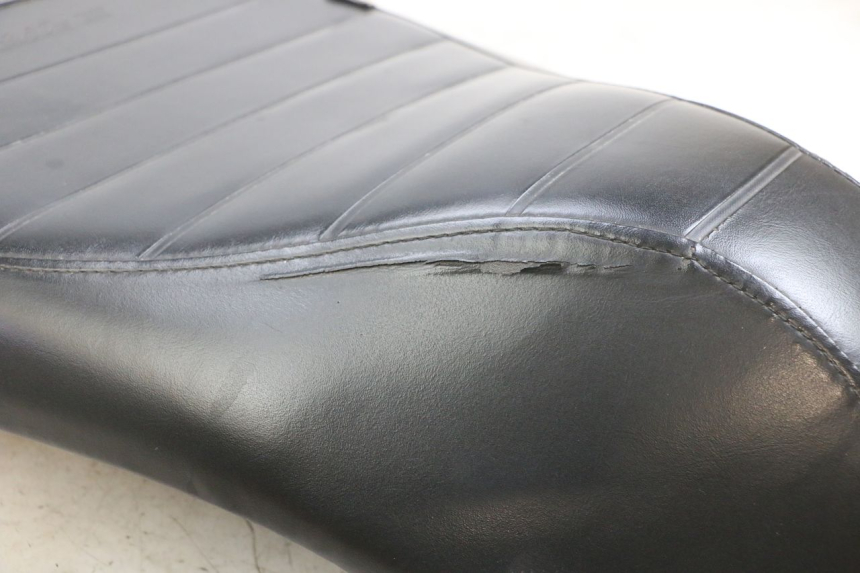 photo de ASIENTO SYM FIDDLE 3 III 125 (2014 - 2020) - Estado de la superficie y material