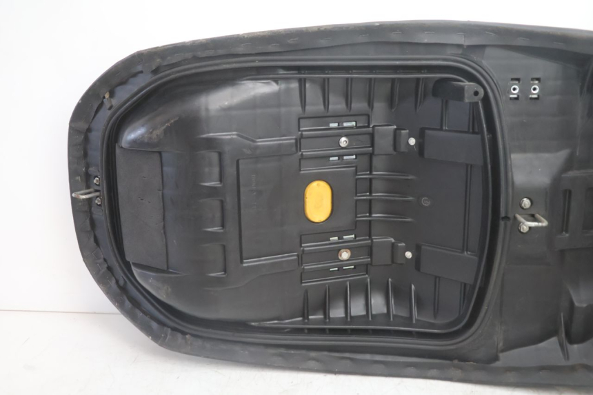 photo de ASIENTO HONDA FJS SILVER WING SILVERWING 400 (2005 - 2008) - Enfoque en la estructura