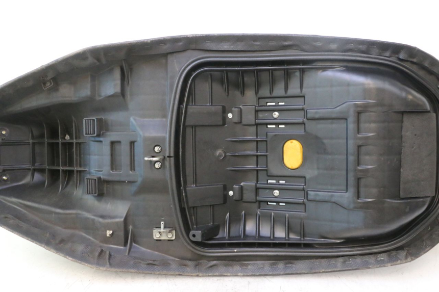 photo de ASIENTO HONDA FJS SILVER WING SILVERWING 400 (2005 - 2008) - Enfoque en la estructura