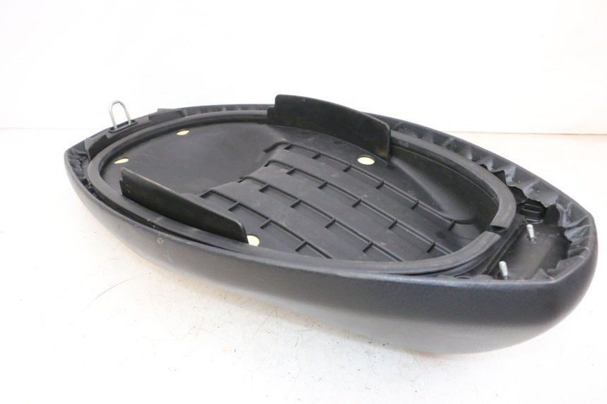 photo de ASIENTO MBK FLAME X 125 (2007 - 2016) - Detalles de los puntos de fijación