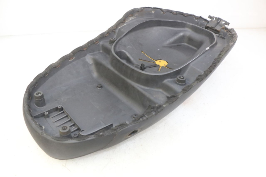 photo de ASIENTO PIAGGIO FLY 2T 50 (2004 - 2017) - Características distintivas