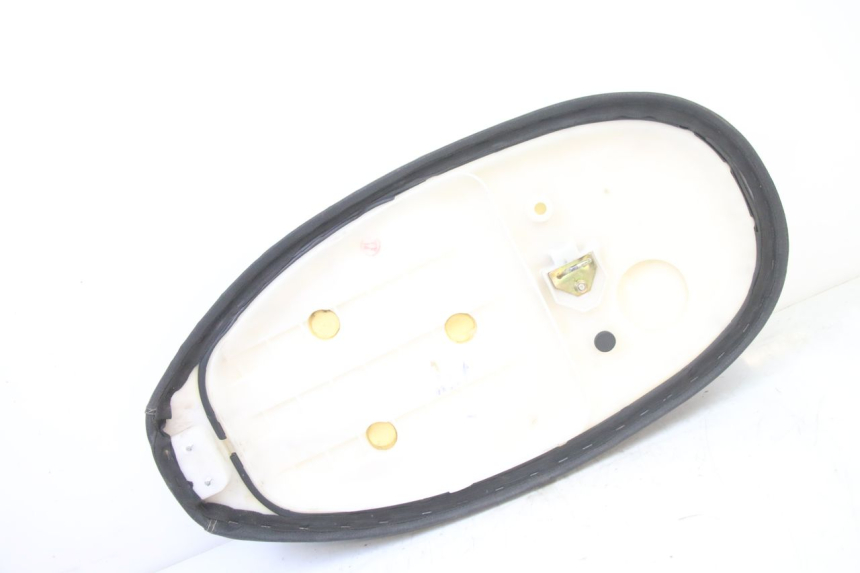 photo de ASIENTO VENESI FLY RETRO 4T 50 (2020 - 2025) - Detalles de los puntos de fijación