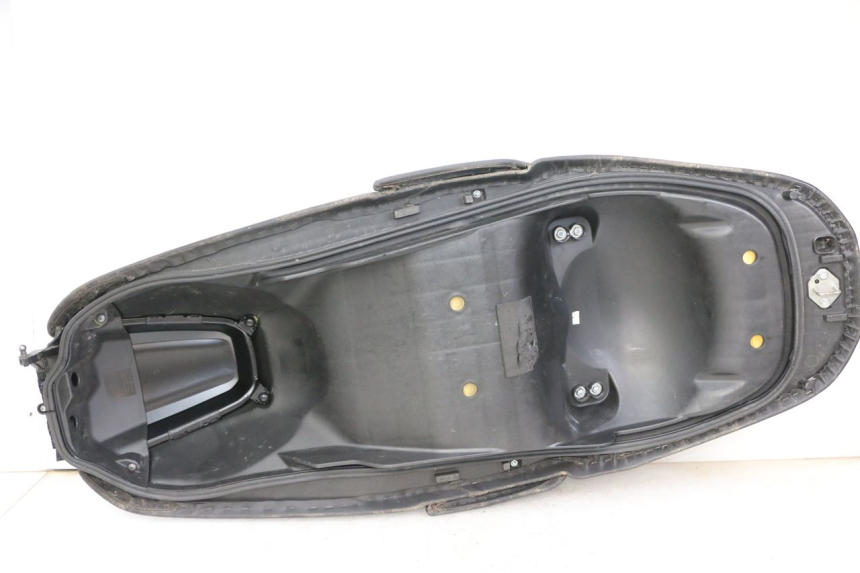 photo de ASIENTO HONDA FORZA ABS 300 (2013 - 2017) - Detalles de los puntos de fijación