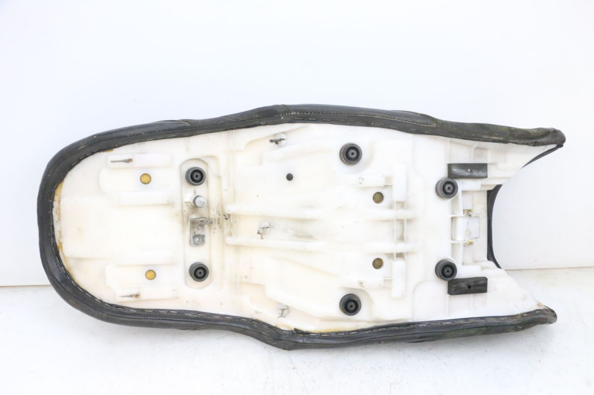 photo de ASIENTO YAMAHA FZ6 N FAZER 600 (2004 - 2006) - Primer plano de alta resolución