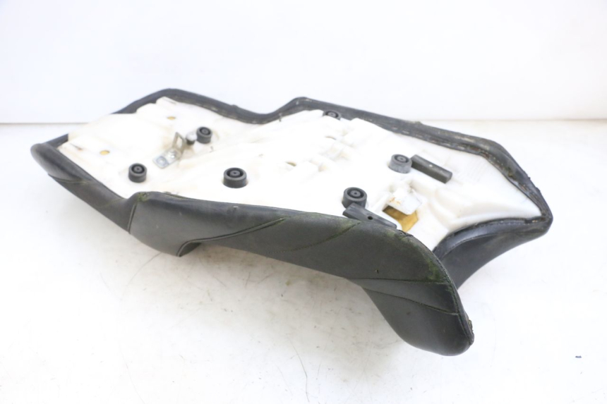 photo de ASIENTO YAMAHA FZ6 N FAZER 600 (2004 - 2006) - Detalles de los puntos de fijación