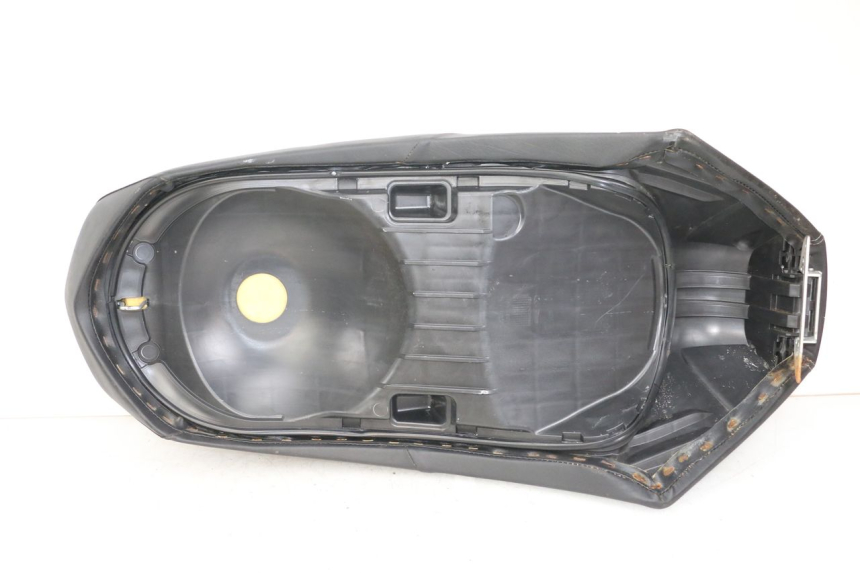 photo de ASIENTO PEUGEOT GEOPOLIS RS 125 (2007 - 2009) - Zoom sobre los componentes