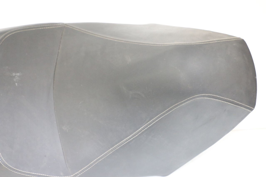 photo de ASIENTO PEUGEOT GEOPOLIS RS 125 (2007 - 2009) - Primer plano de alta resolución