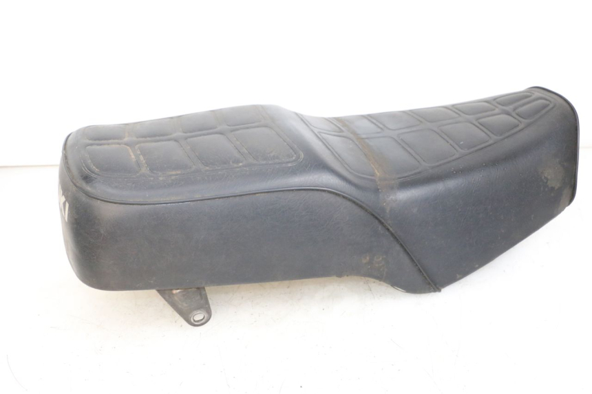 photo de ASIENTO SUZUKI GN 125 (1997 - 2000) - Características distintivas