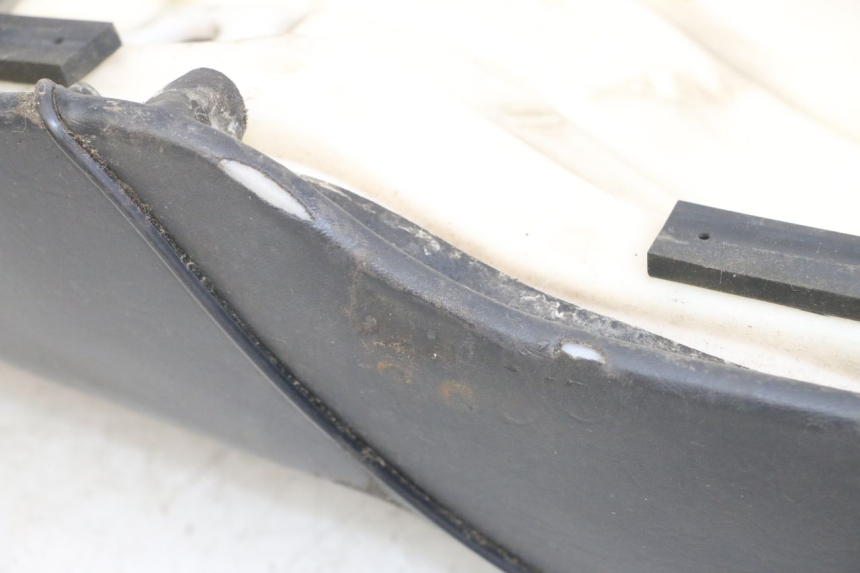 photo de ASIENTO SUZUKI GN 125 (1997 - 2000) - Detalles de los puntos de fijación