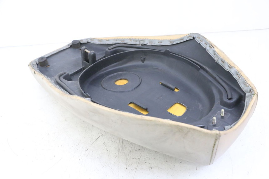 photo de ASIENTO GOES WIKI 125 (2010 - 2015) - Estado de la superficie y material