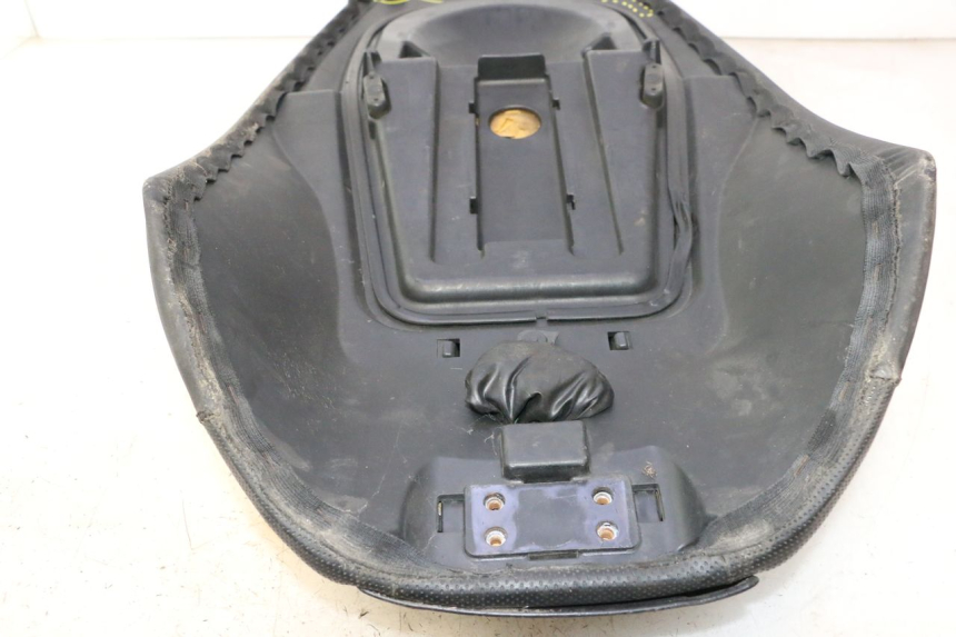 photo de ASIENTO GILERA GP 800 (2007 - 2013) - Enfoque en la estructura