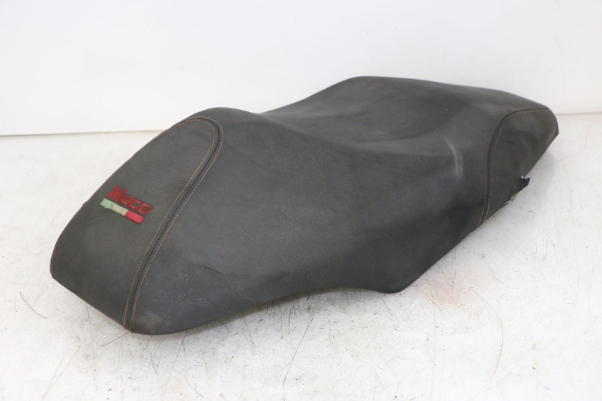 photo de ASIENTO NECO GPX LC 2T 50 (2014 - 2018) - Detalles de los puntos de fijación