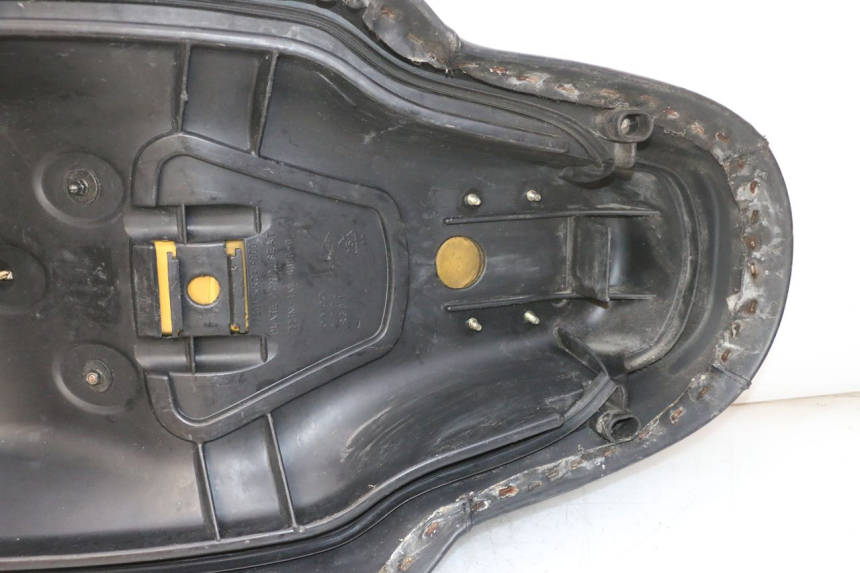 photo de ASIENTO KYMCO GRAND DINK 125 (2008 - 2014) - Detalles de los puntos de fijación