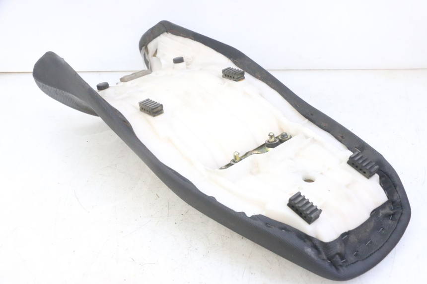 photo de ASIENTO SUZUKI GS GSE 500 (2001 - 2003) - Primer plano técnico