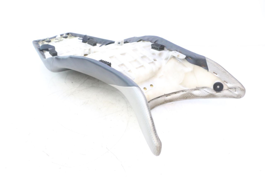 photo de ASIENTO SUZUKI GSR 600 (2005 - 2012) - Detalles de los puntos de fijación