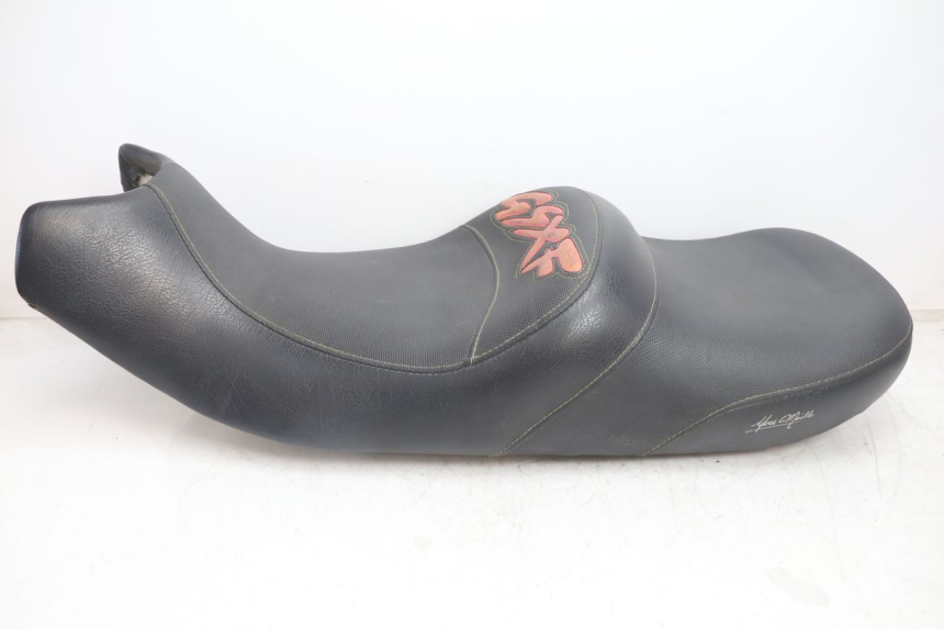 photo de ASIENTO SUZUKI GSX F GSXF 750 (1988 - 1998) - Primer plano técnico