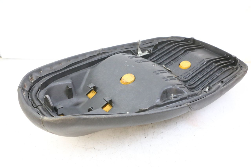 photo de ASIENTO HONDA FES S-WING SWING ABS 125 (2007 - 2015) - Primer plano de alta resolución