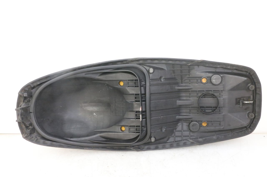 photo de ASIENTO HONDA SH i 300 (2015 - 2020) - Zoom sobre los componentes