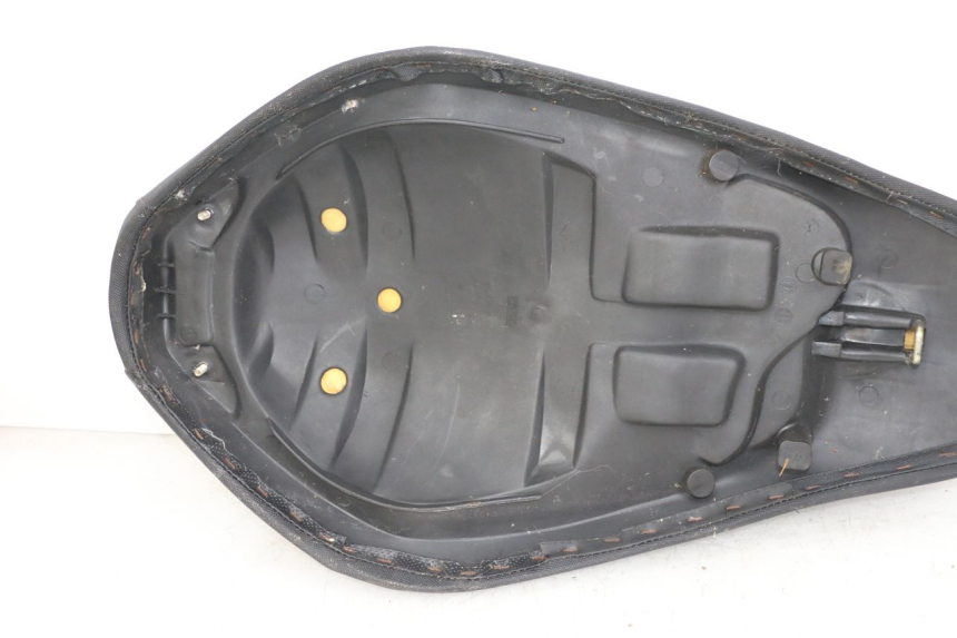 photo de ASIENTO KEEWAY HURRICANE 50 (2006 - 2019) - Detalles de los puntos de fijación