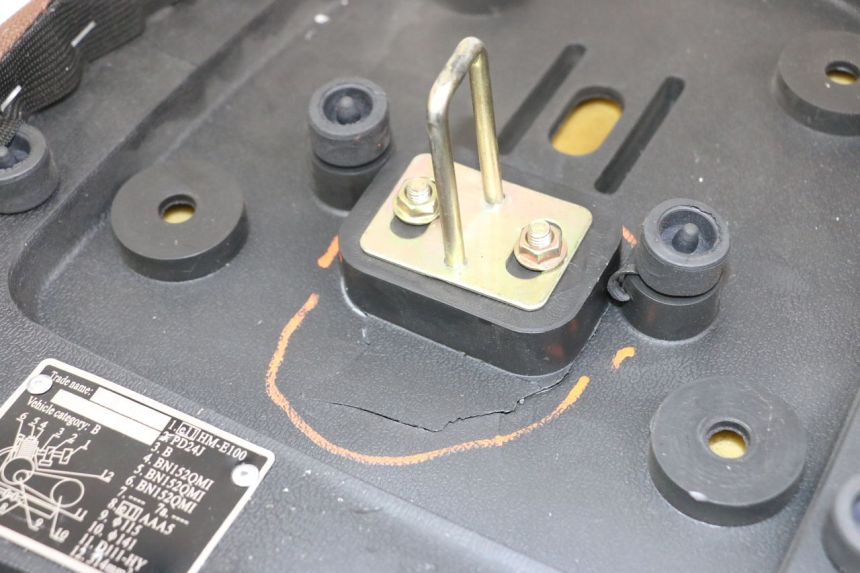 photo de ASIENTO JM MOTORS VX 125 (2022 - 2025) - Detalles de los puntos de fijación