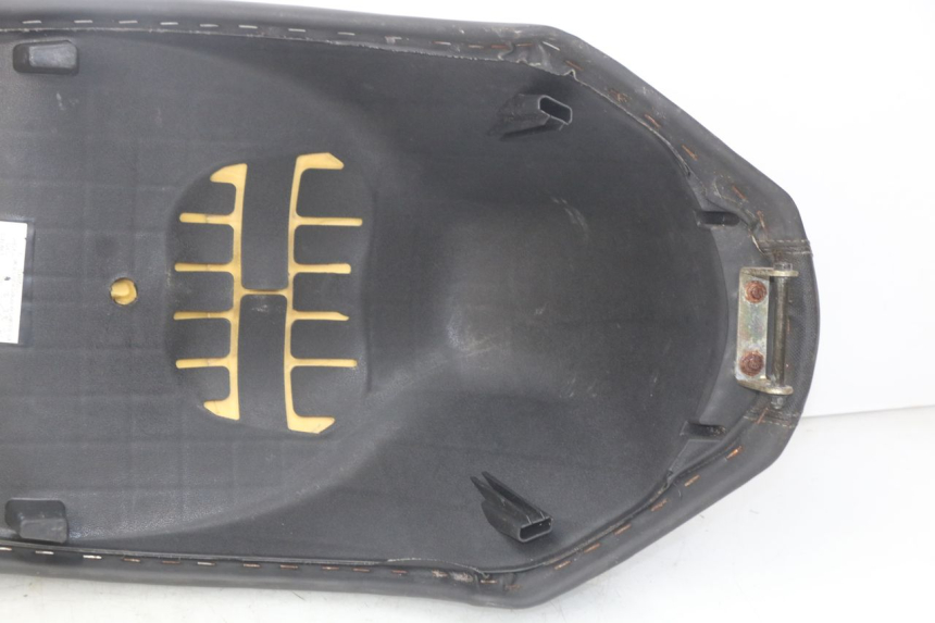 photo de ASIENTO PEUGEOT KISBEE 2T 50 (2010 - 2017) - Zoom sobre los componentes