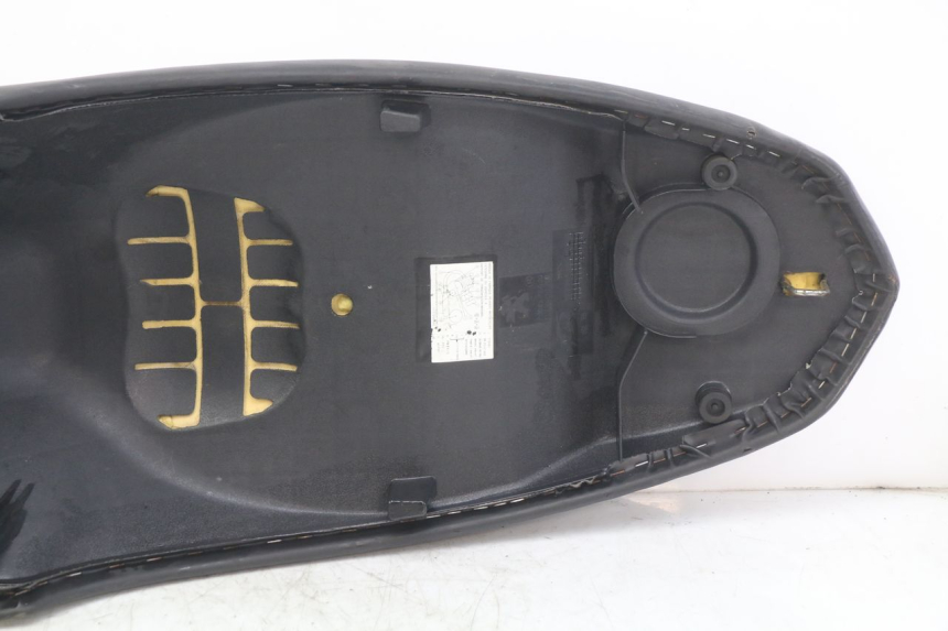 photo de ASIENTO PEUGEOT KISBEE 2T 50 (2010 - 2017) - Detalle de la pieza