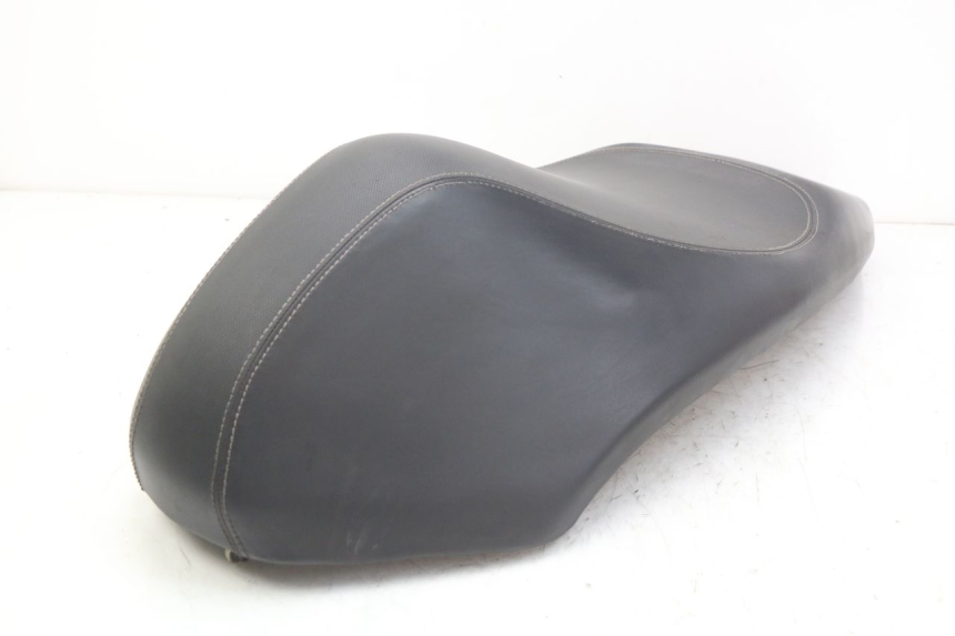 photo de ASIENTO PEUGEOT KISBEE 2T 50 (2010 - 2017) - Estado de la superficie y material